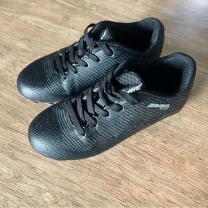 Brava Youth Soccer Cleats Size 13